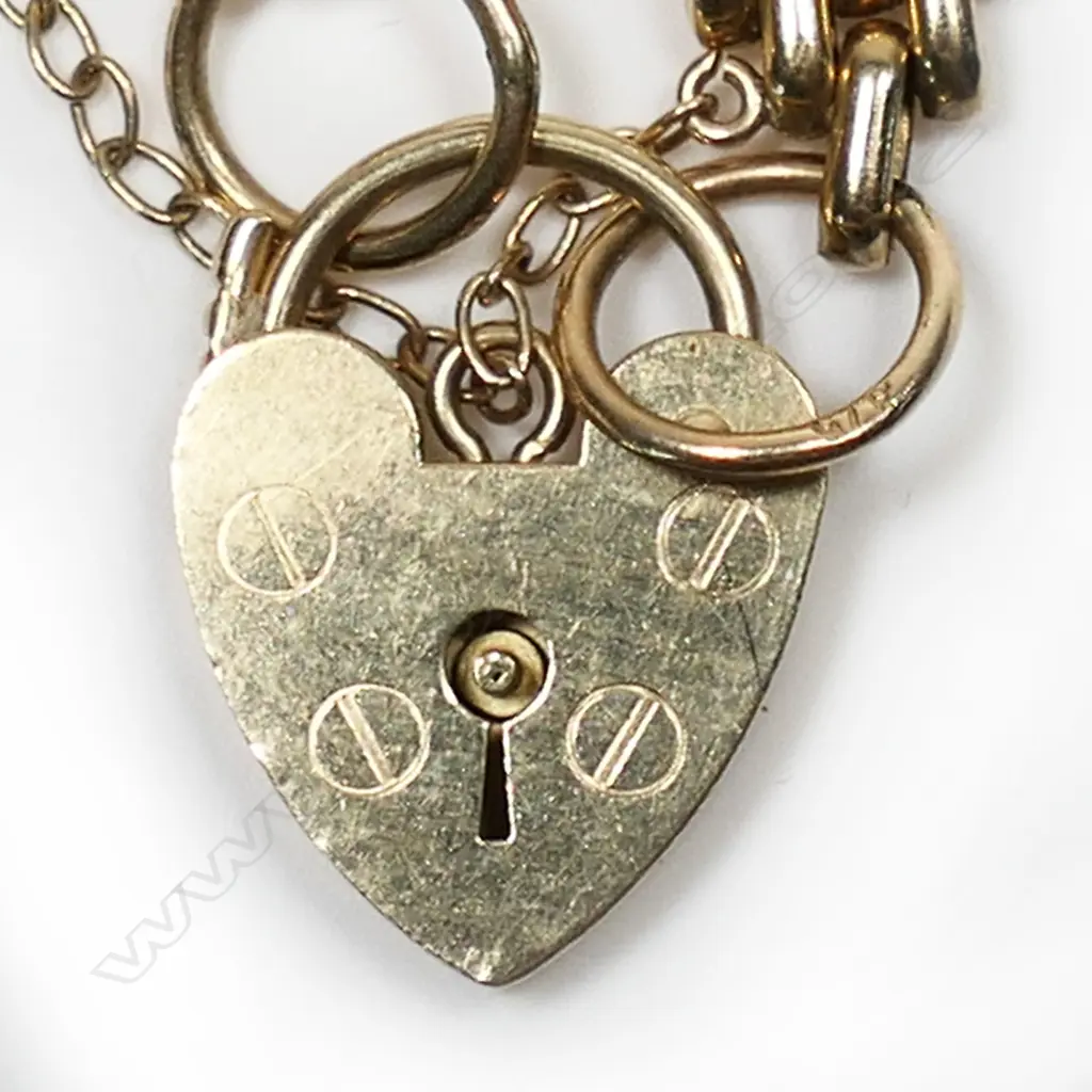 A 9ct gold gate link bracelet, Image 1++