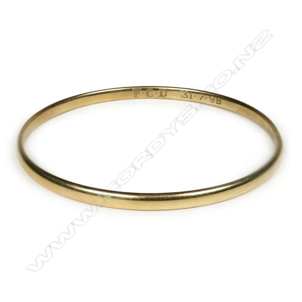 A 9ct gold bangle, Image 1++