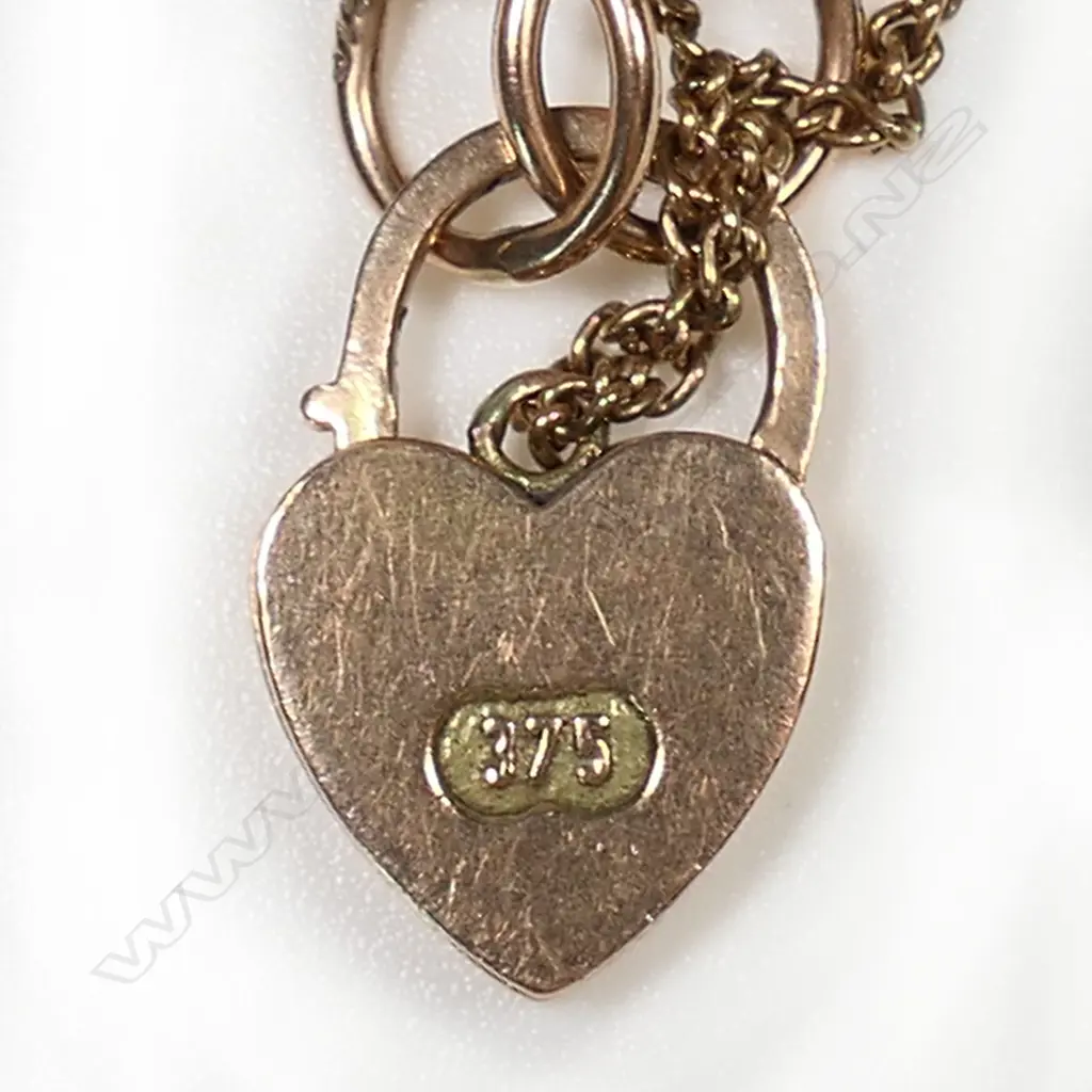 A vintage 9ct rose gold gate link bracelet, Image 1++