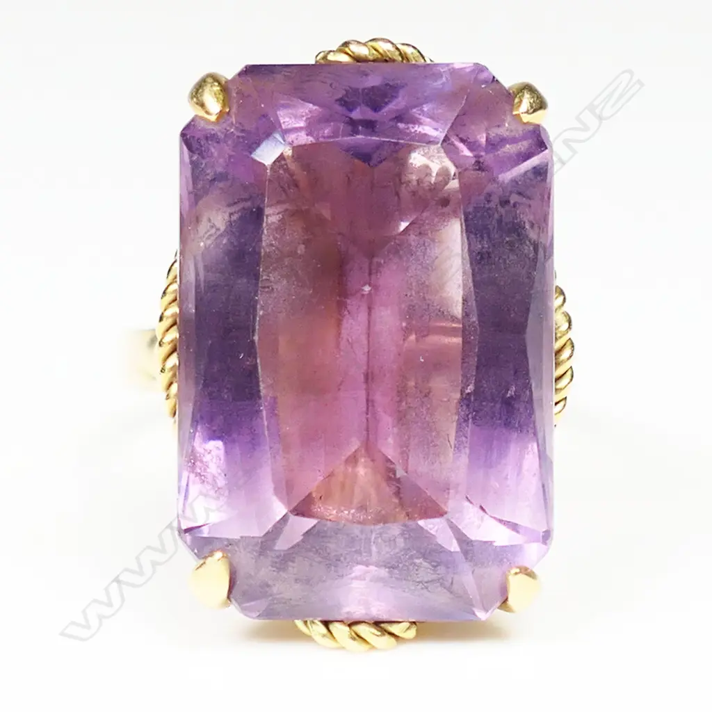 A retro 18ct gold and amethyst ring, Image 1++