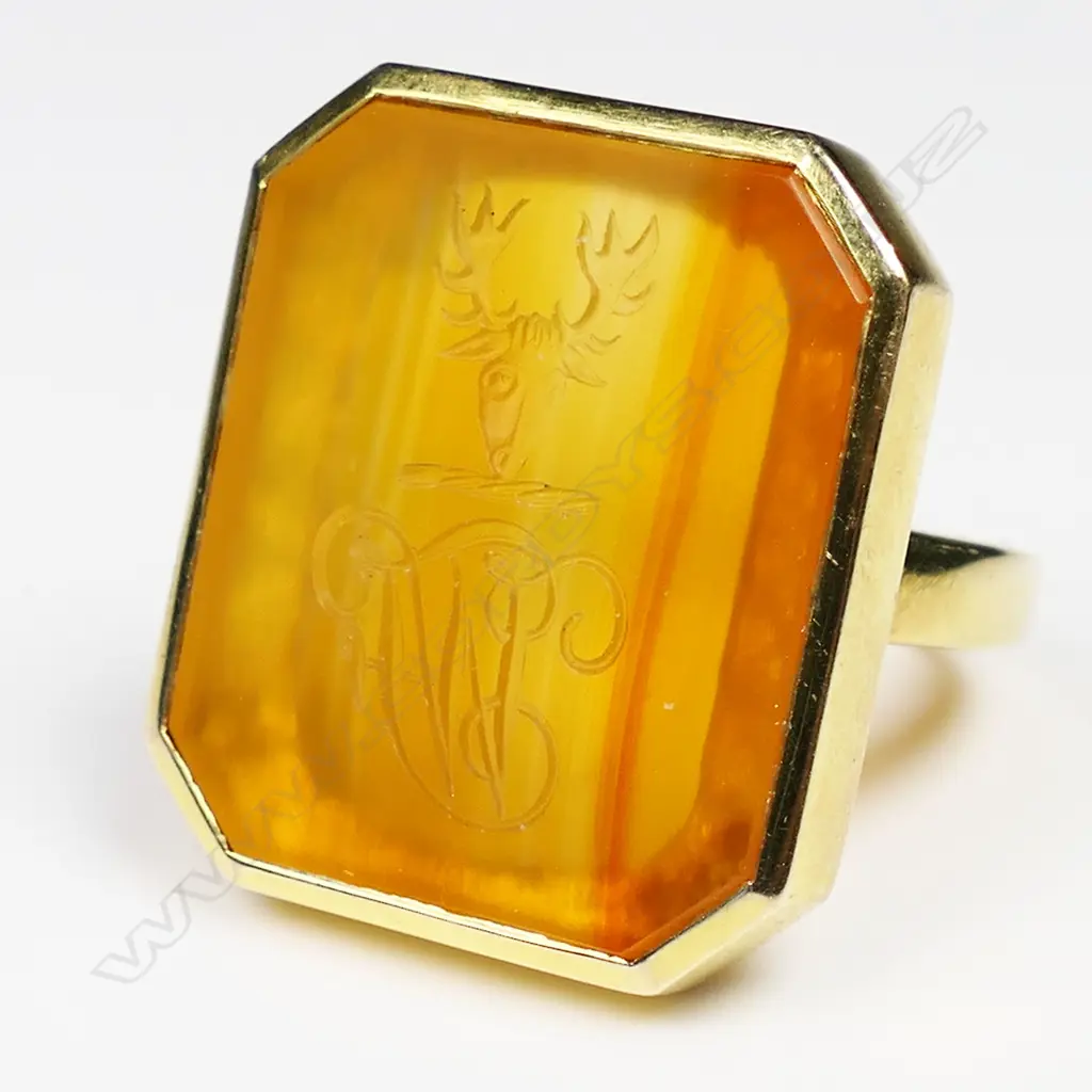 A 14ct gold and agate seal ring, Image 1++