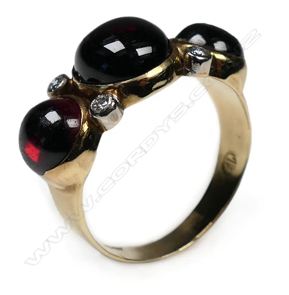 A vintage designer 9ct yellow gold large garnet and diamond ring, Image 1++
