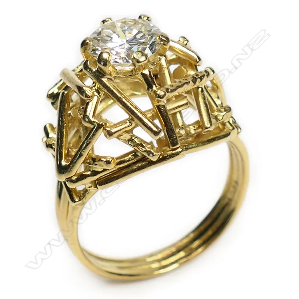 A retro 18ct gold and diamond solitaire ring, Image 1++