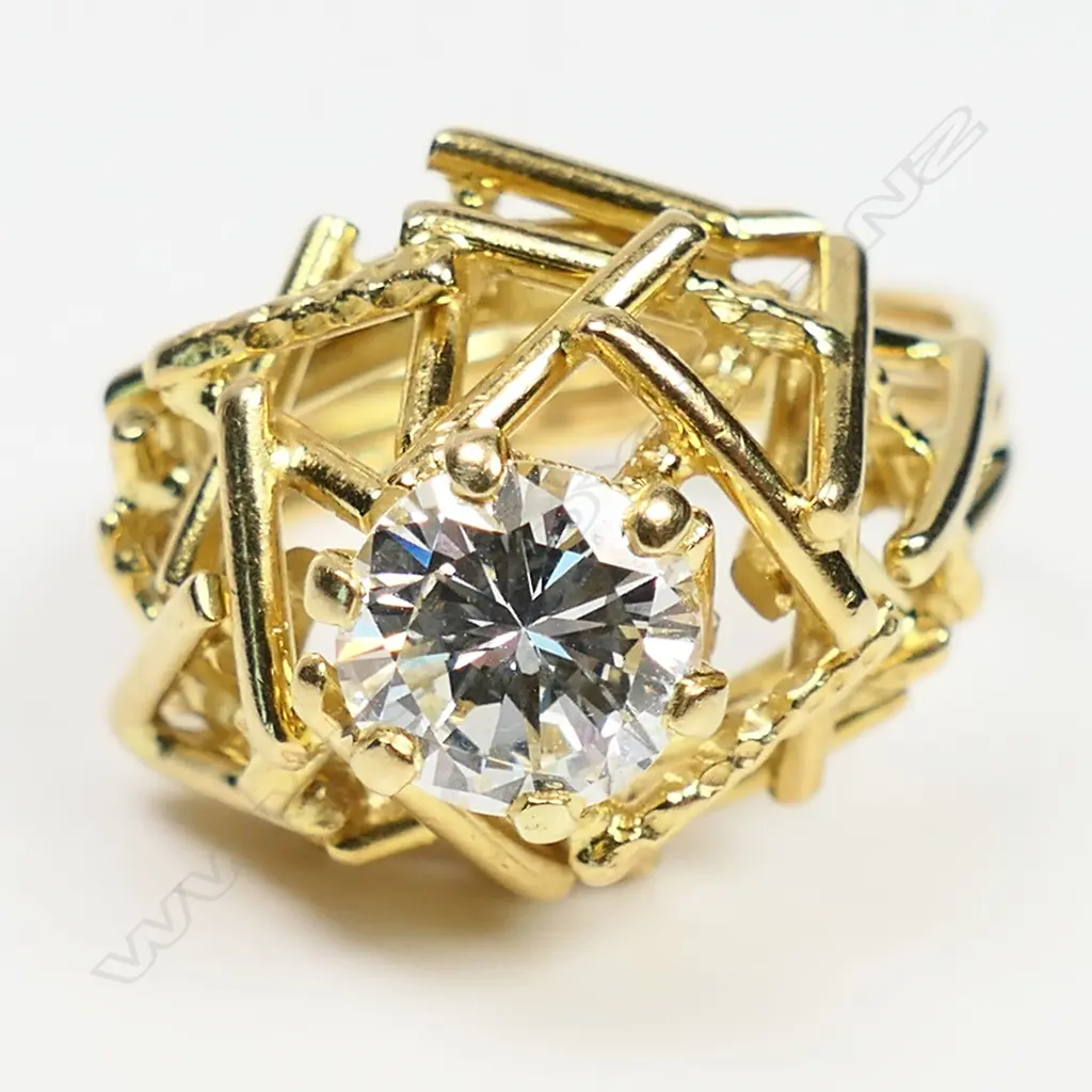 A retro 18ct gold and diamond solitaire ring, Image 1++