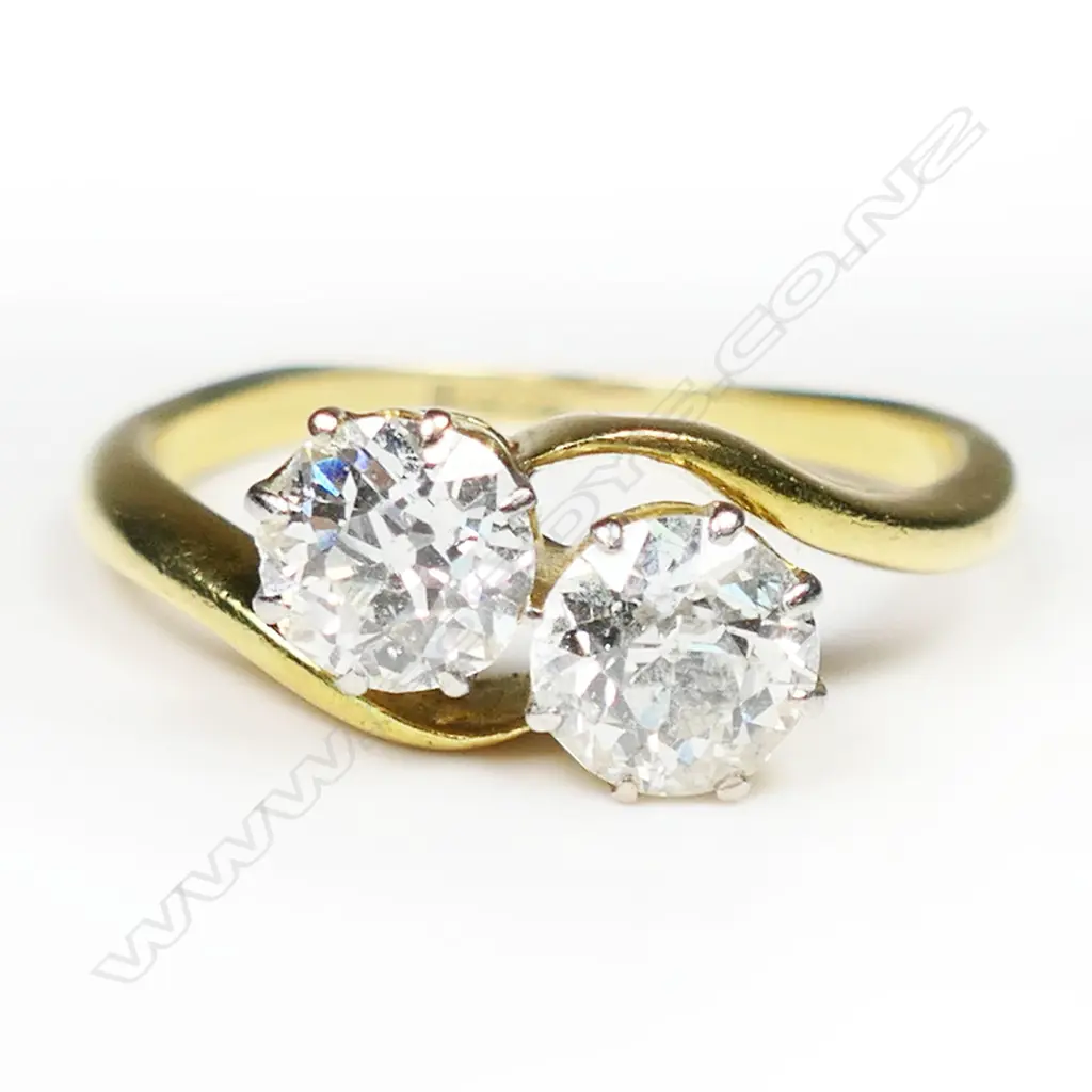 An estate 18ct gold and two stone diamond ring, Image 1++