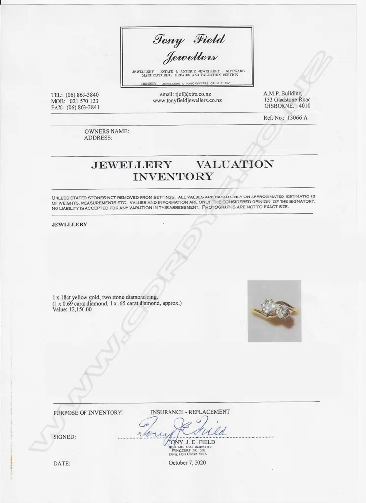 An estate 18ct gold and two stone diamond ring, Image 1++