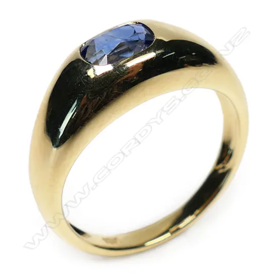 An 18ct gold and sapphire ring,