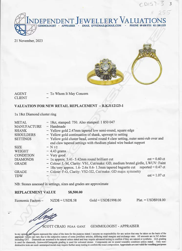 An 18ct gold and diamond cluster ring, Image 1++