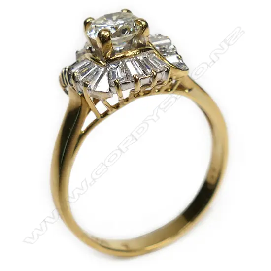 An 18ct gold and diamond cluster ring,