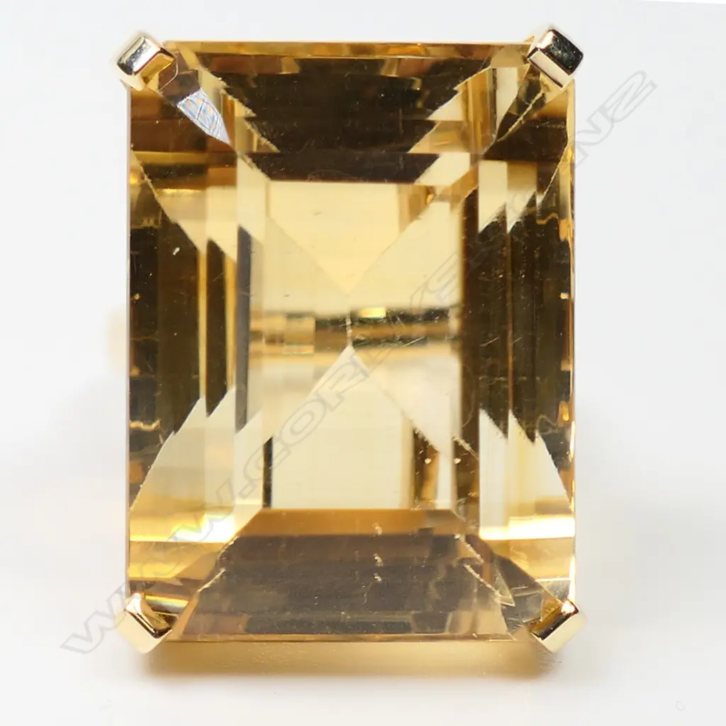 A 9ct gold citrine cocktail ring, Image 1++