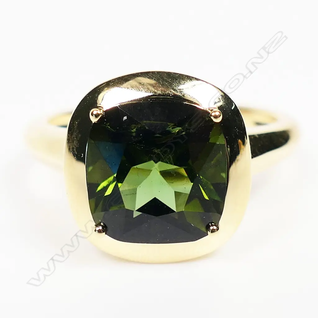 An 18ct gold and tourmaline ring, Image 1++