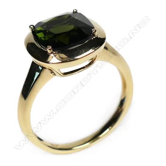 An 18ct gold and tourmaline ring,