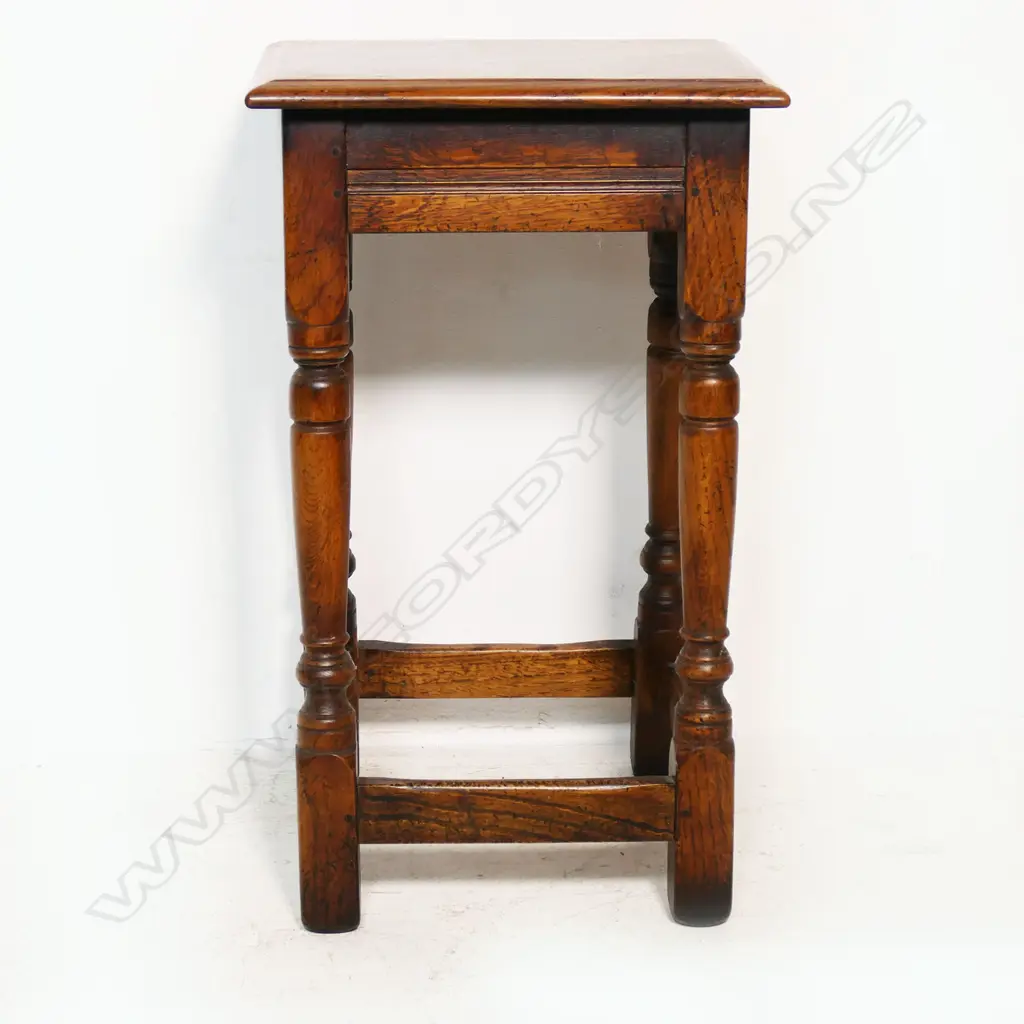 An oak Elizabethan style joint stool, Image 1++