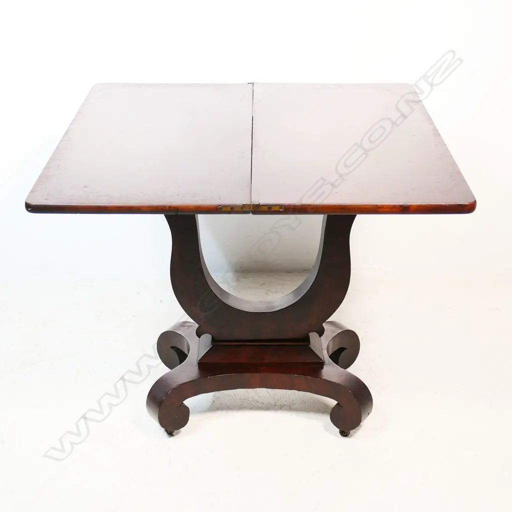 A Regency mahogany flap top supper table, Image 1++