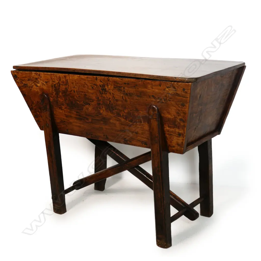 A 19thC figured elm dough bin, Image 1++
