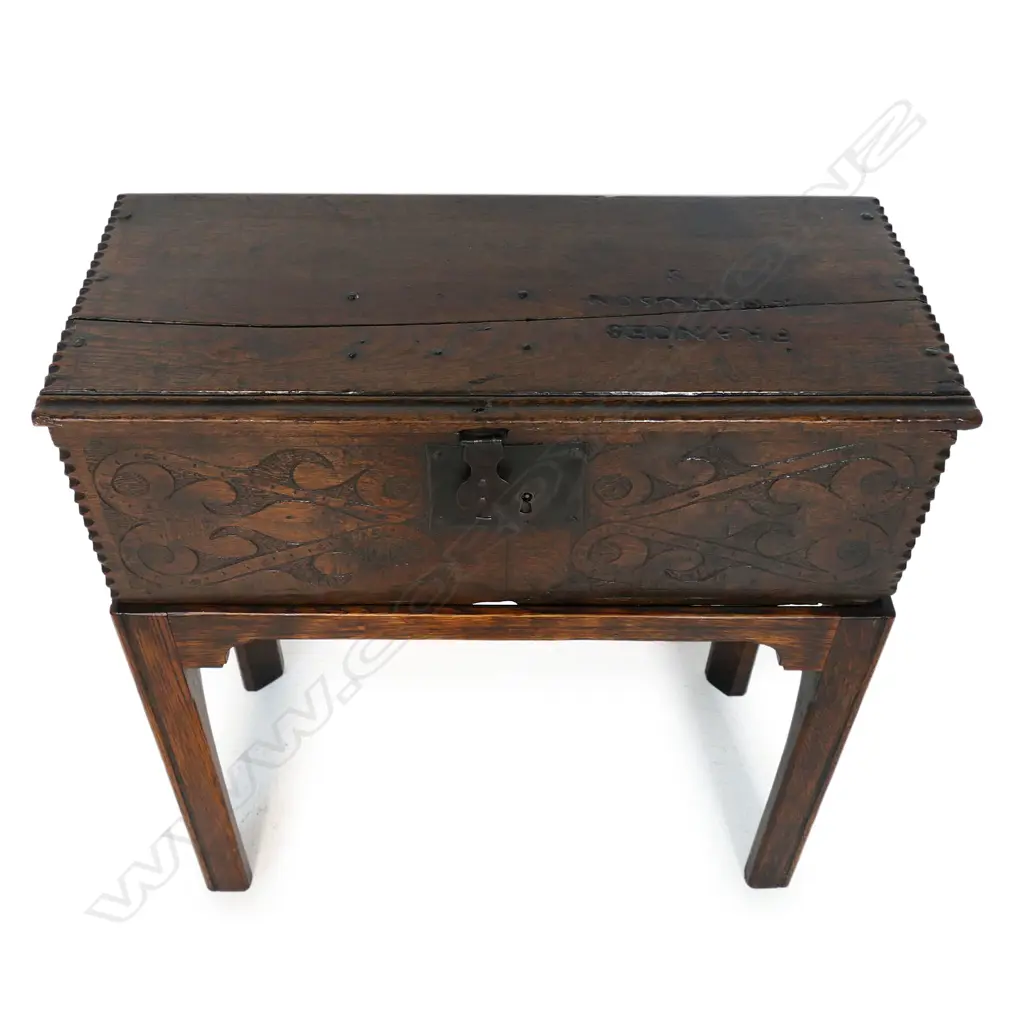 An 18thC oak bible box on stand, Image 1++