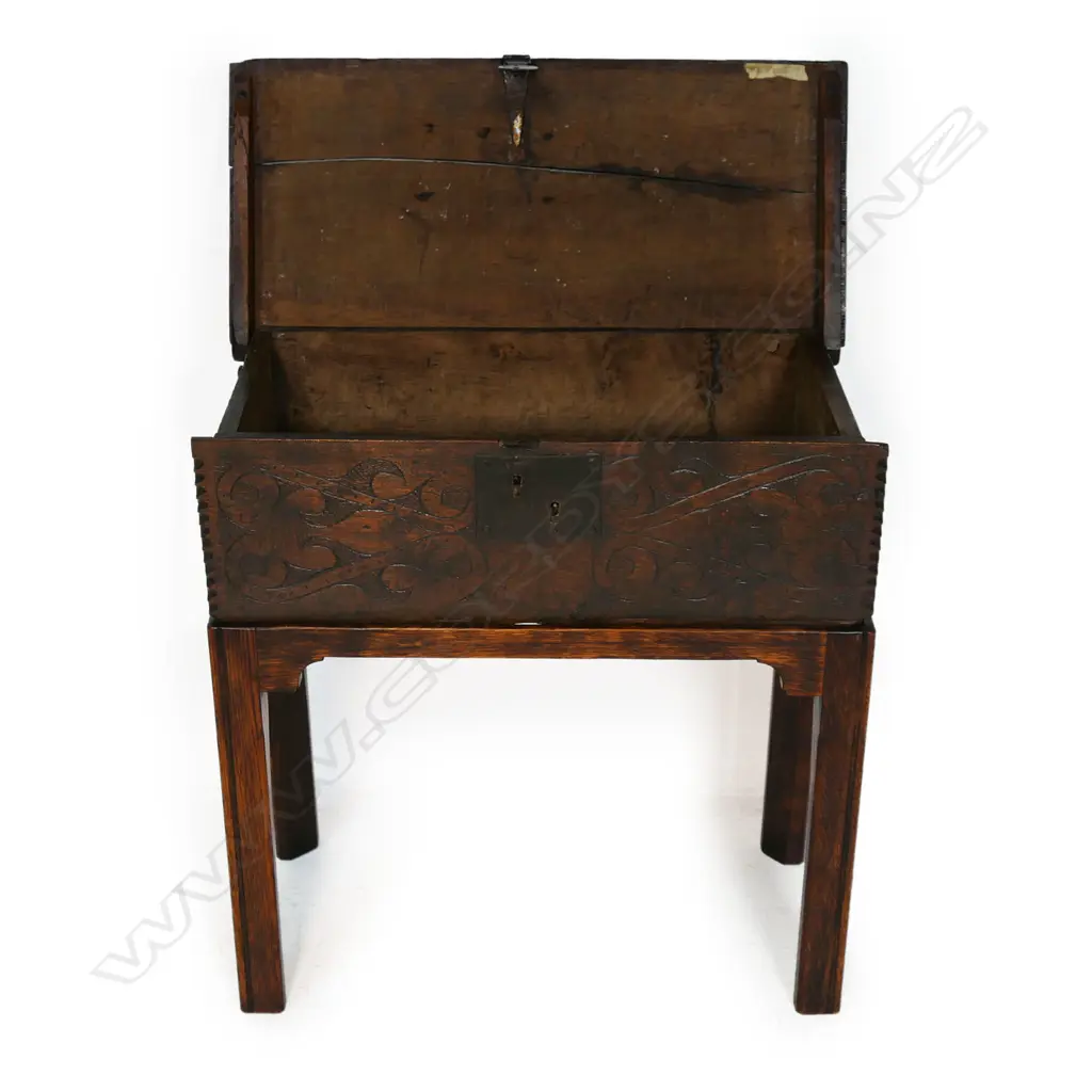 An 18thC oak bible box on stand, Image 1++