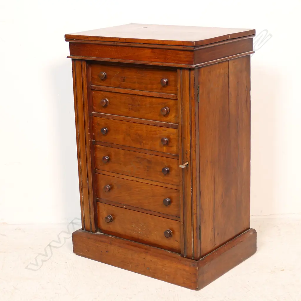 A Victorian mahogany collector's chest of Wellington chest form, Image 1++