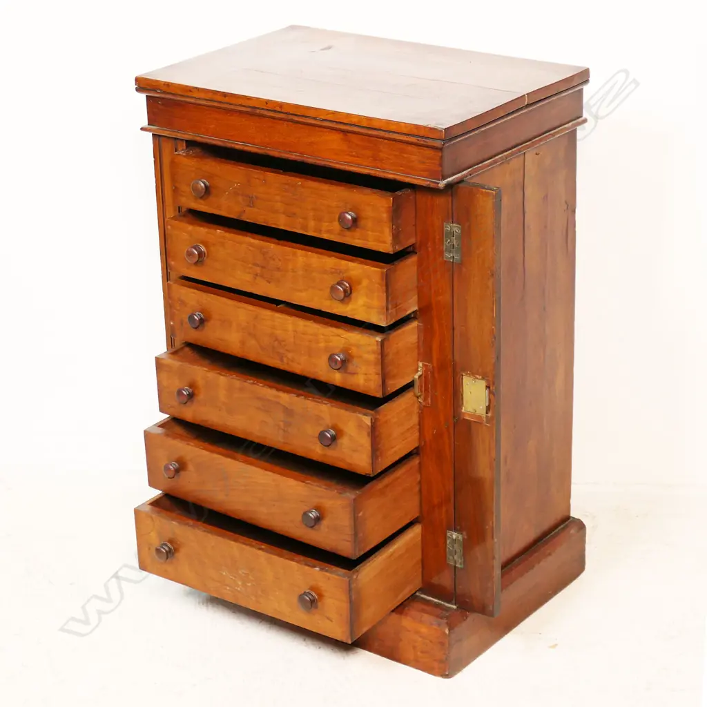 A Victorian mahogany collector's chest of Wellington chest form, Image 1++
