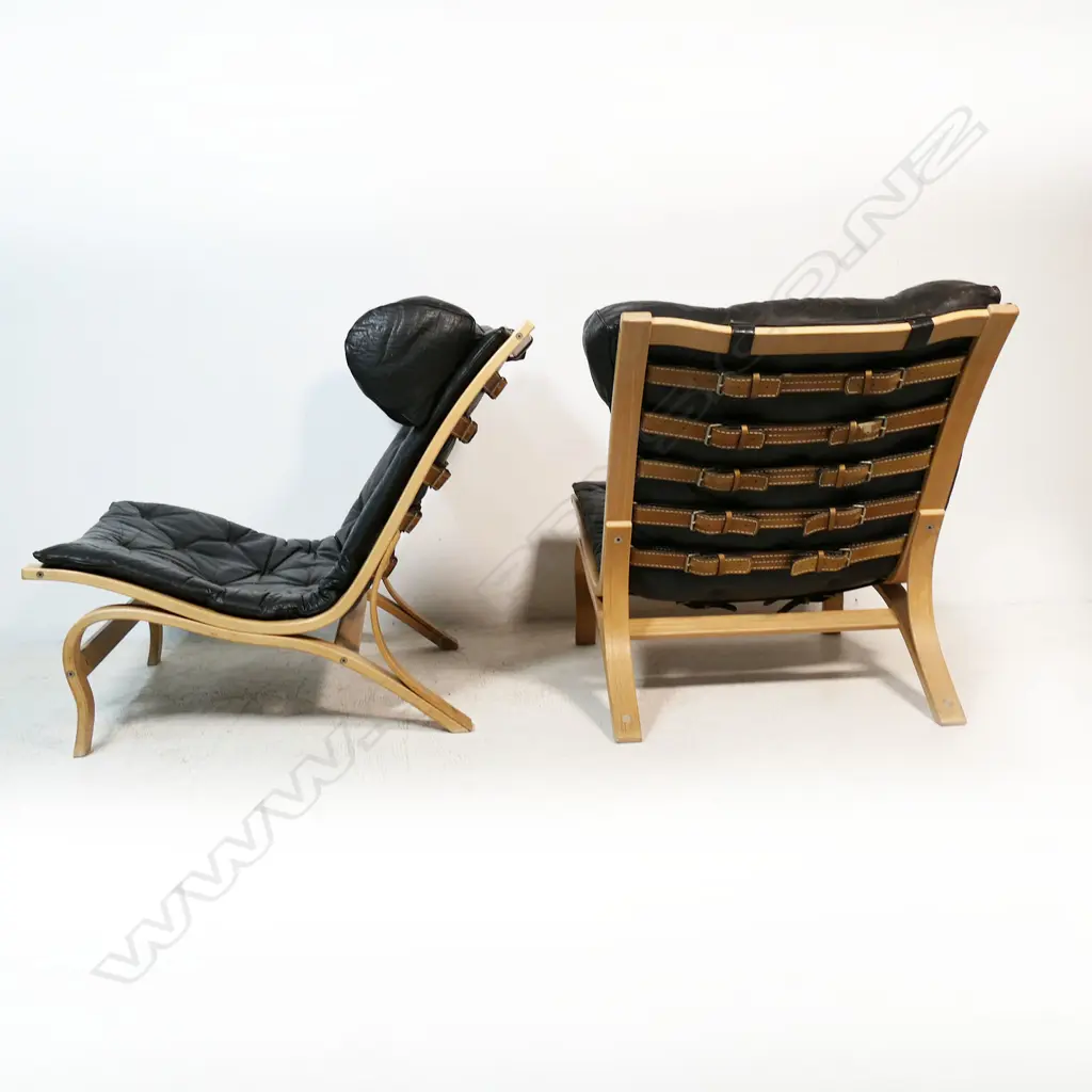 A pair of mid-century 'Skandi' lounge chairs, Image 1++