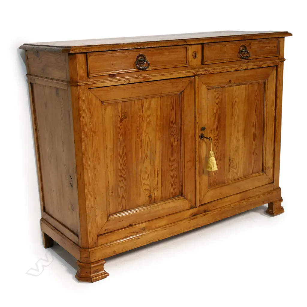 A 19thC French pine buffet, Image 1++