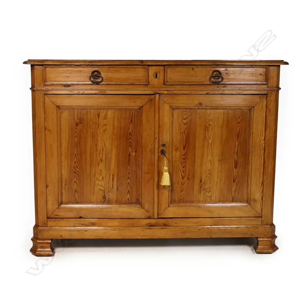 A 19thC French pine buffet, Image 1++