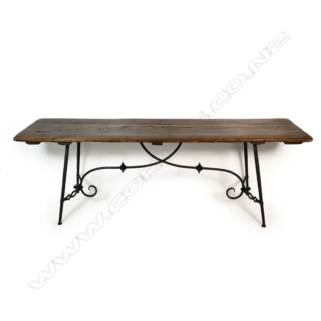 A Spanish fruitwood dining table, Image 1++