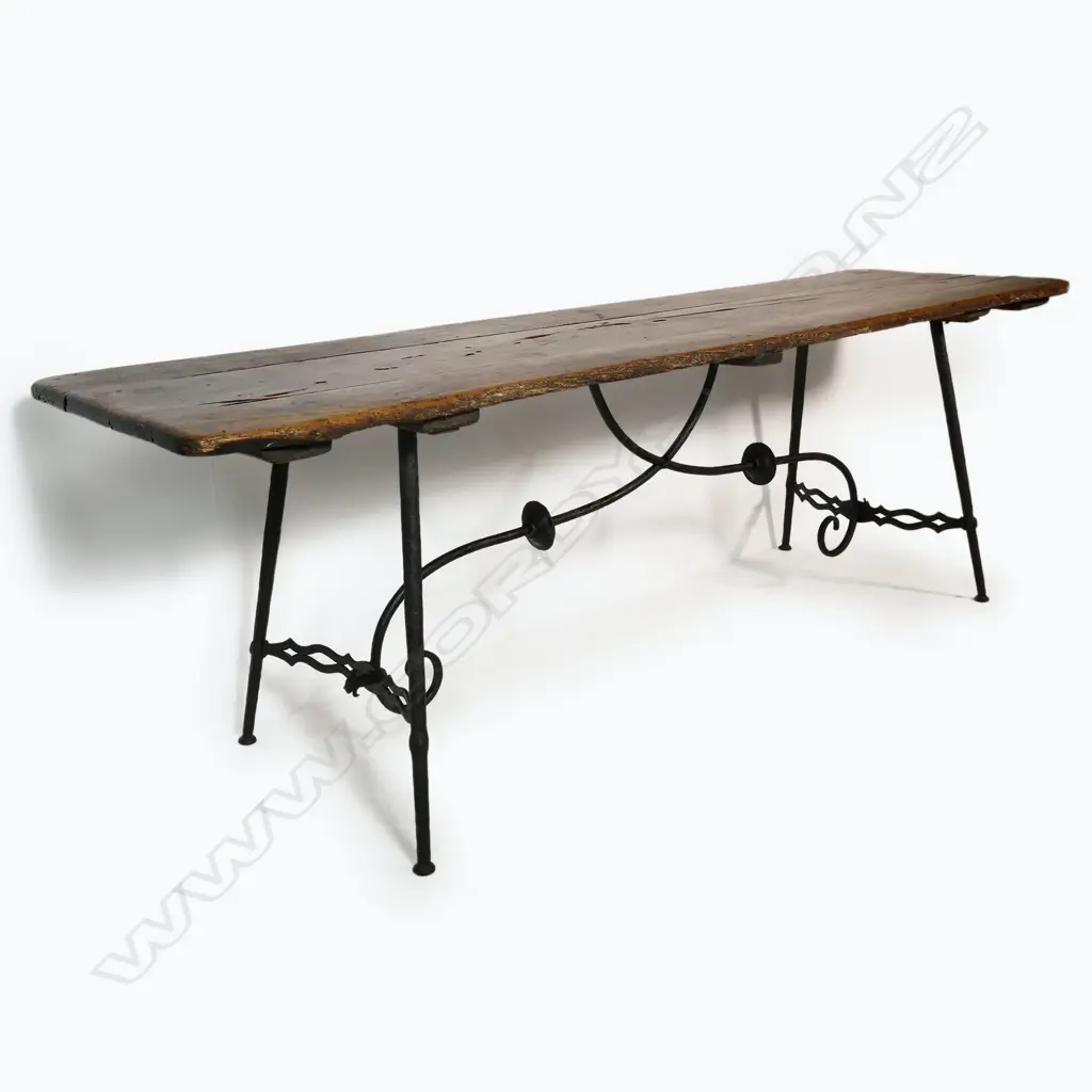 A Spanish fruitwood dining table, Image 1++