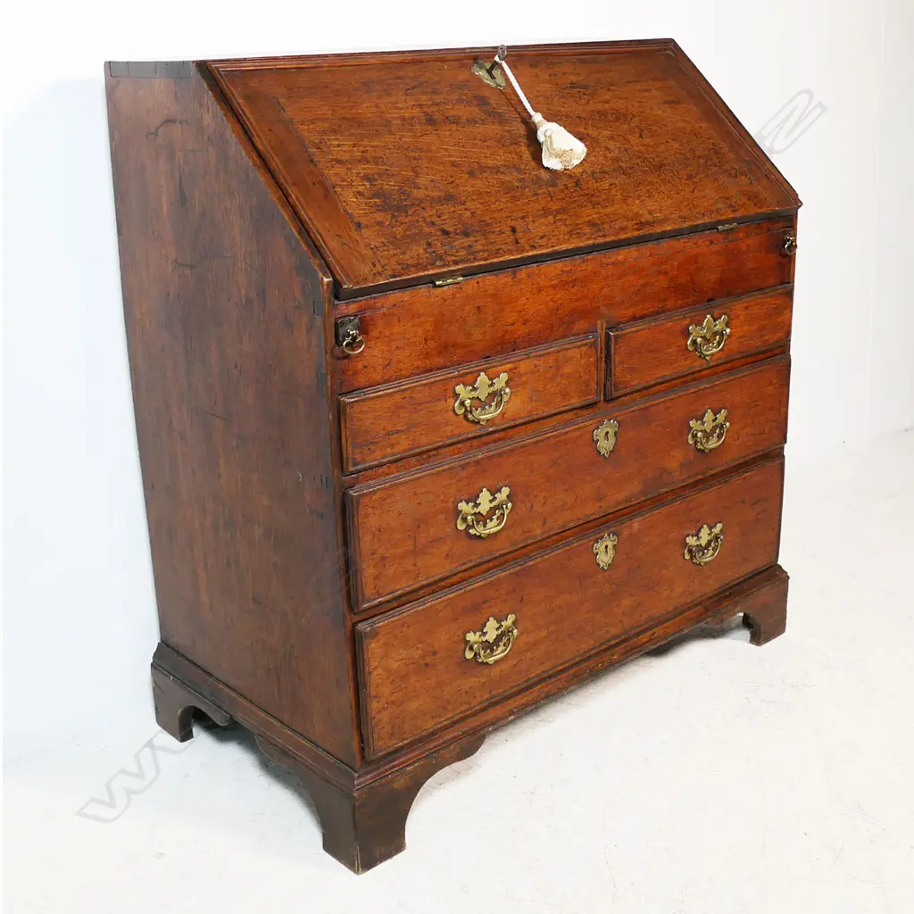 An early George III oak fall front bureau, Image 1++