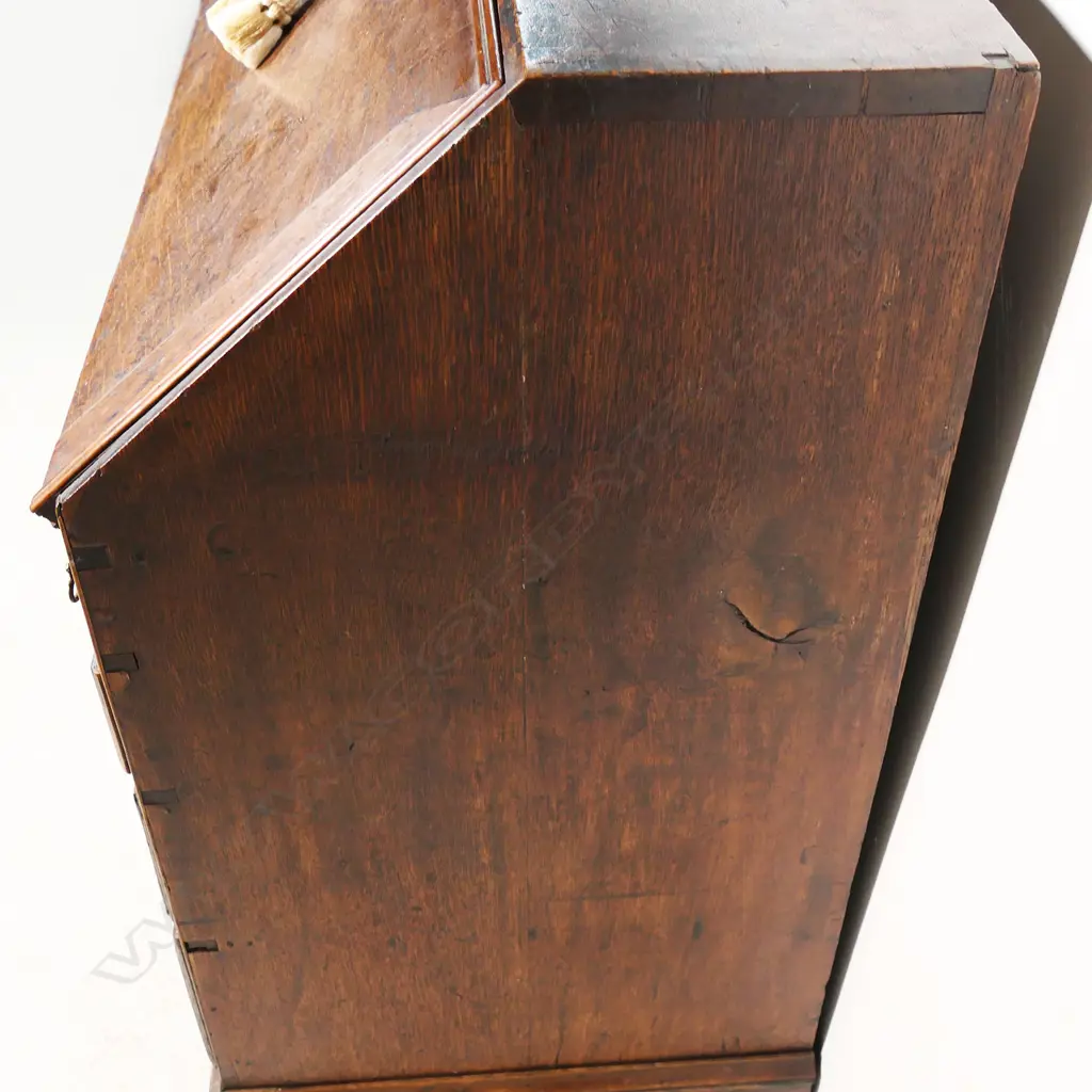 An early George III oak fall front bureau, Image 1++