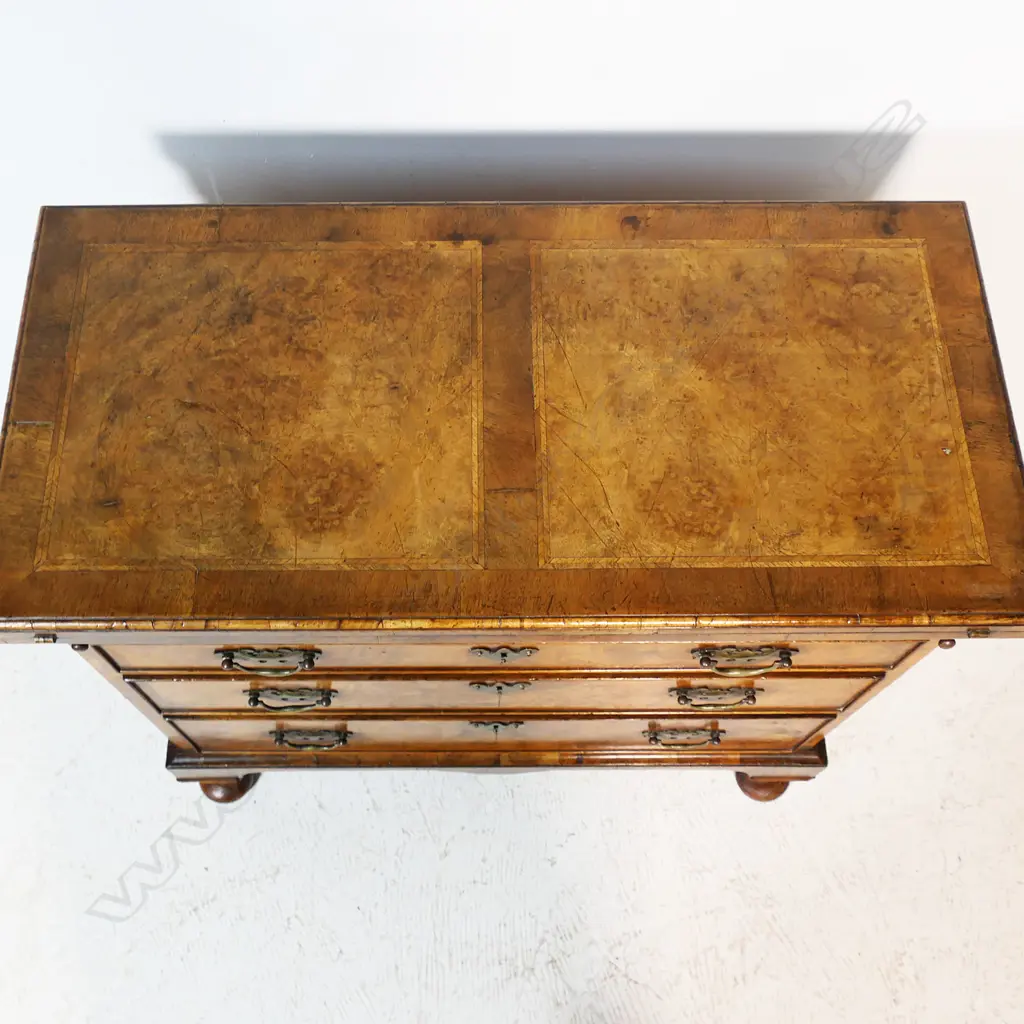 An uncommon quality George III walnut flip top bachelors chest, Image 1++