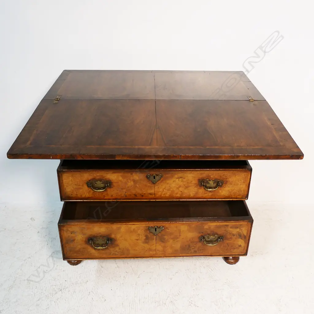An uncommon quality George III walnut flip top bachelors chest, Image 1++