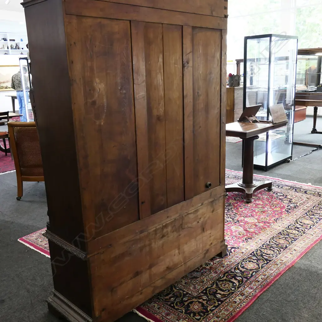 A Victorian decorative mahogany bookcase, Image 1++