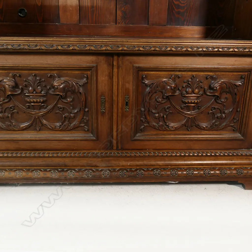 A Victorian decorative mahogany bookcase, Image 1++