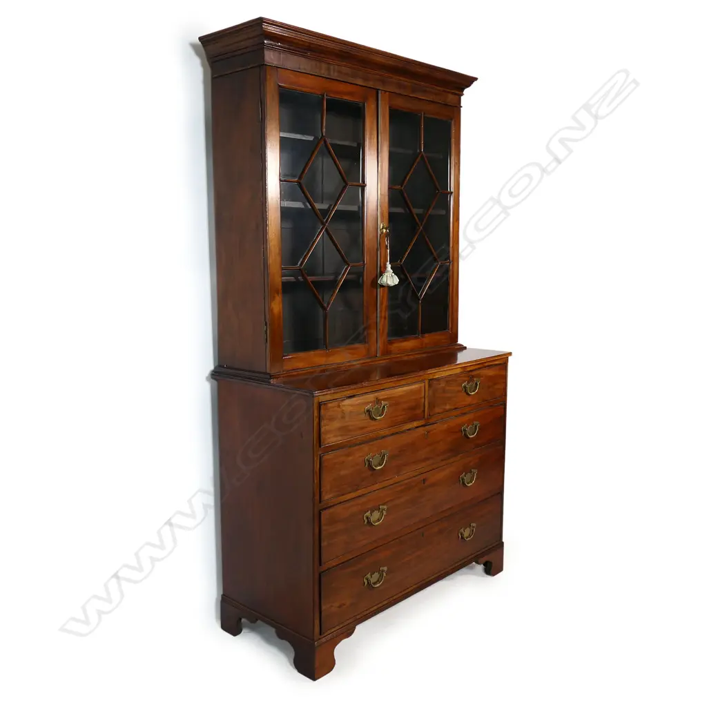 A Georgian mahogany bookcase chest, Image 1++