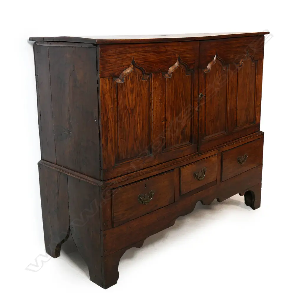 A George III oak cupboard, Image 1++