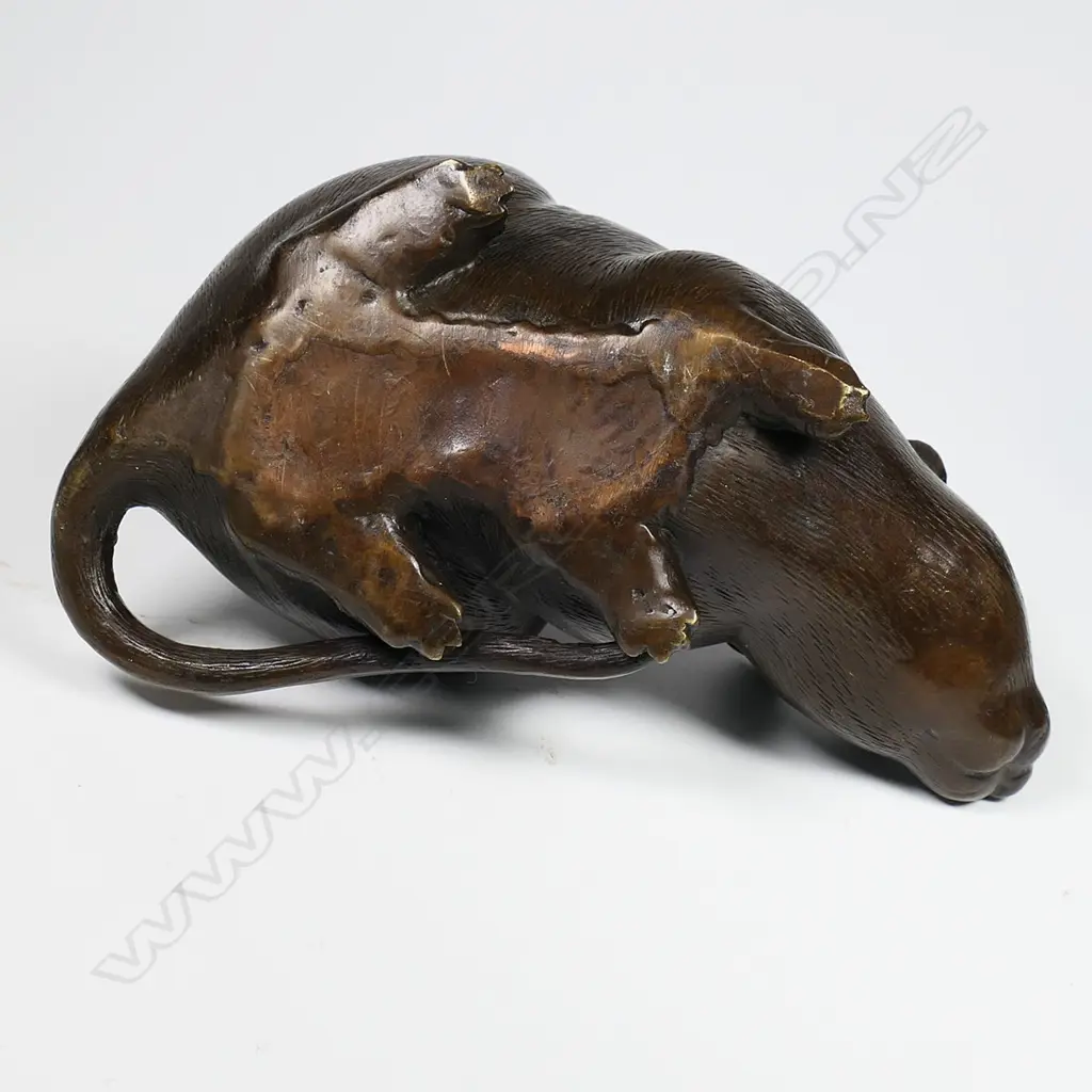 A bronze figure of a rat, Image 1++