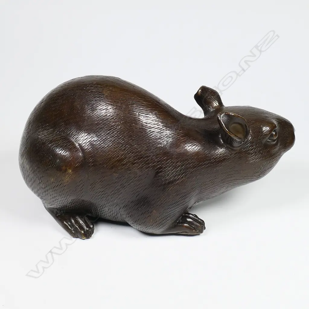 A bronze figure of a rat, Image 1++