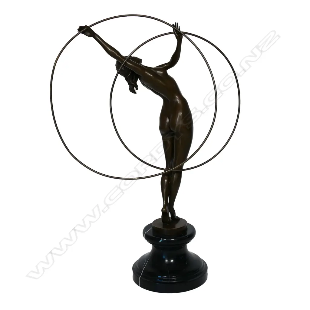 An Art Deco-style bronze 'Danseuse aux cerceaux' sculpture, Image 1++