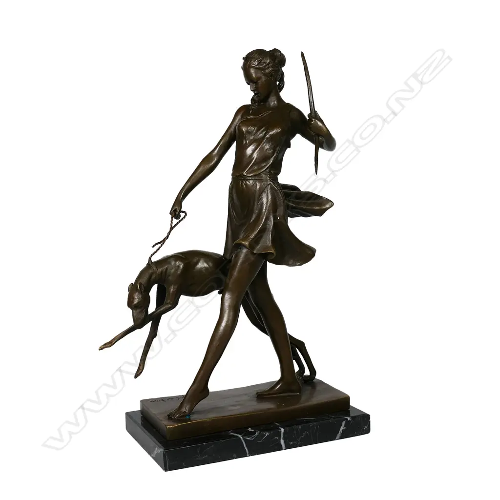 An Art Deco style quality bronze sculpture of Diana the Huntress, Image 1++