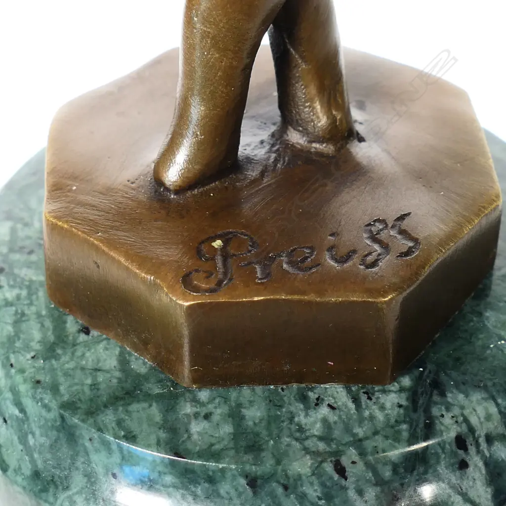 An Art Deco style bronze sculpture, Image 1++