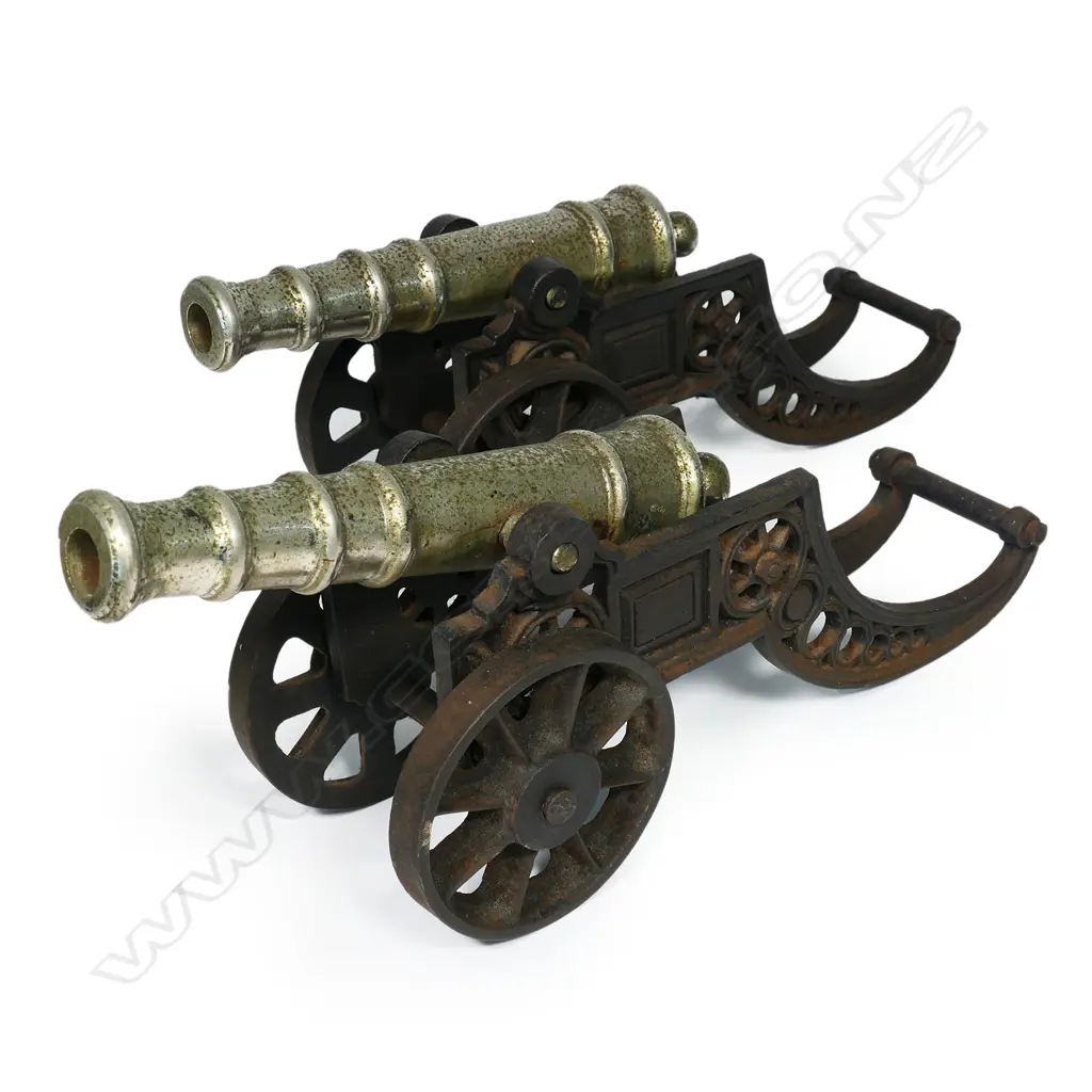 A pair of desk cannons, Image 1++