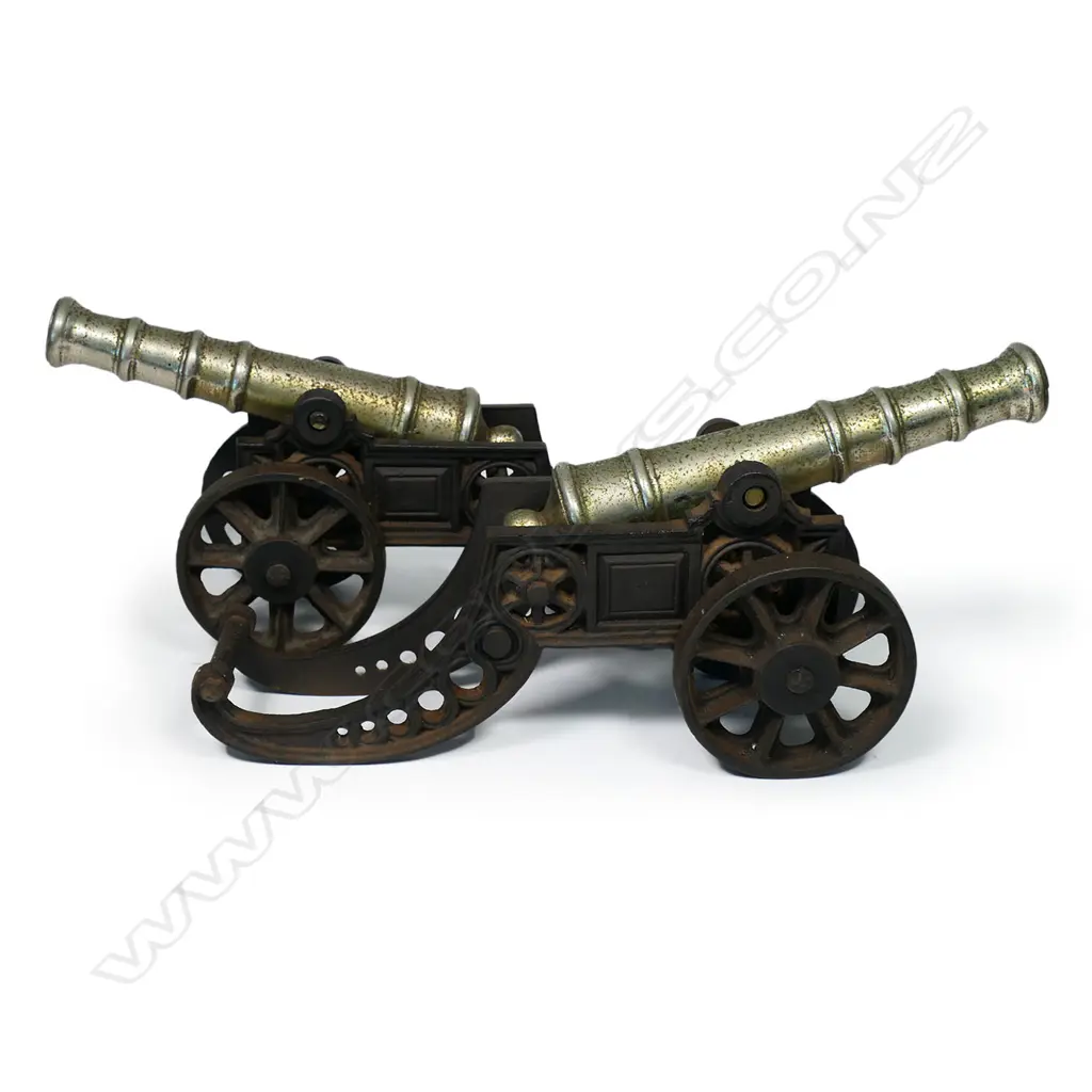 A pair of desk cannons, Image 1++