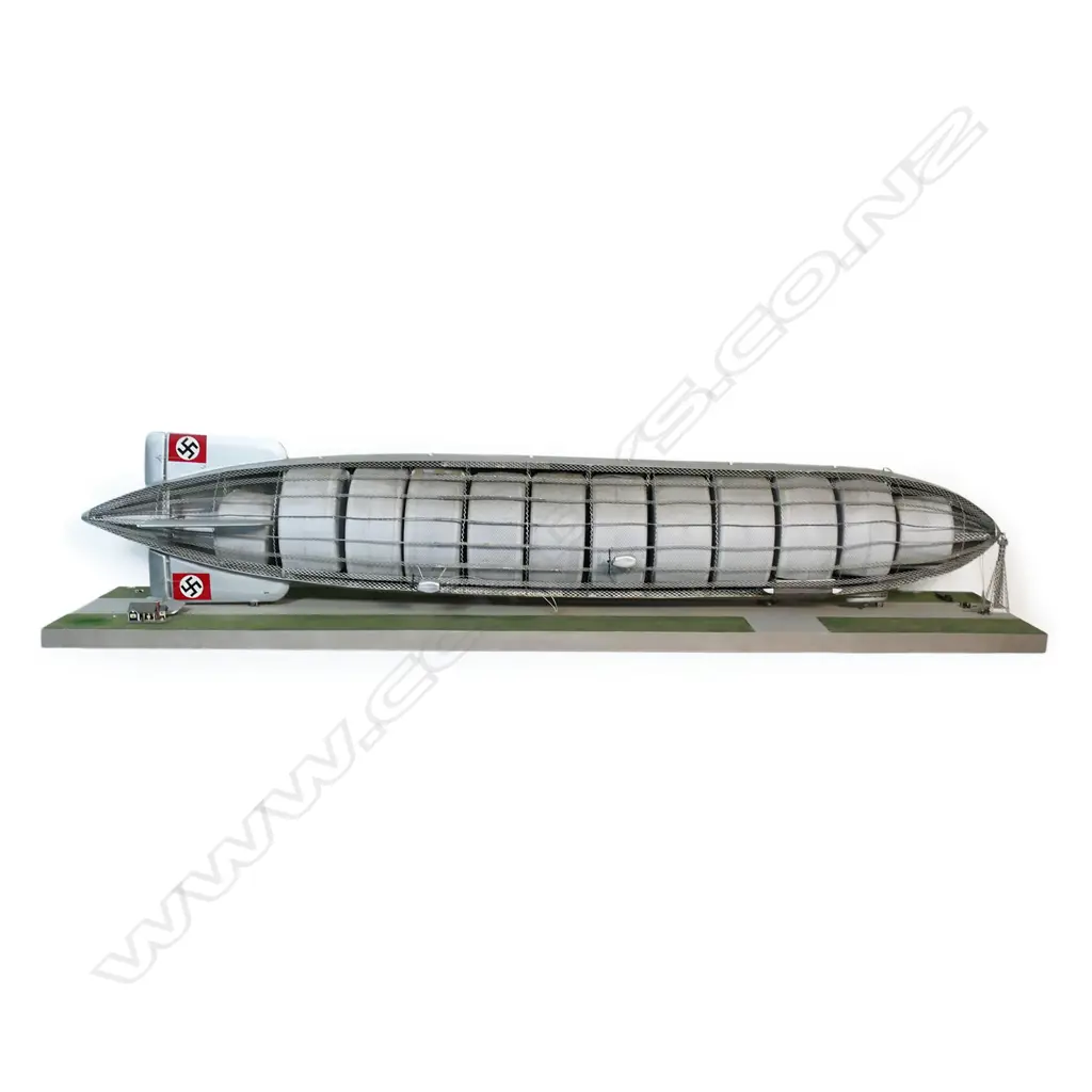 A large details model of LZ 129 Hindenburg (Luftschiff Zeppelin #129; Registration: D-LZ 129), Image 1++