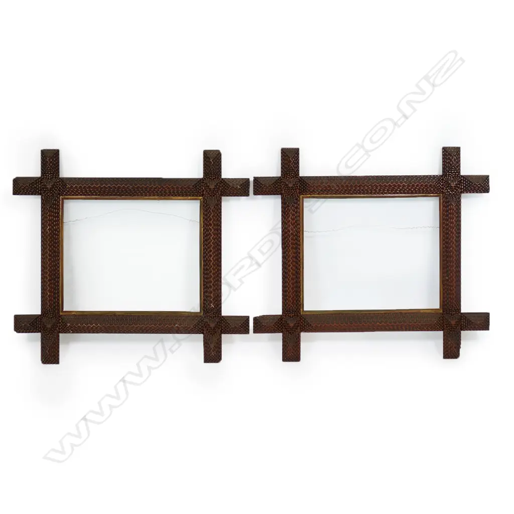 A pair of c.1900 kauri tramp art picture frames, Image 1++