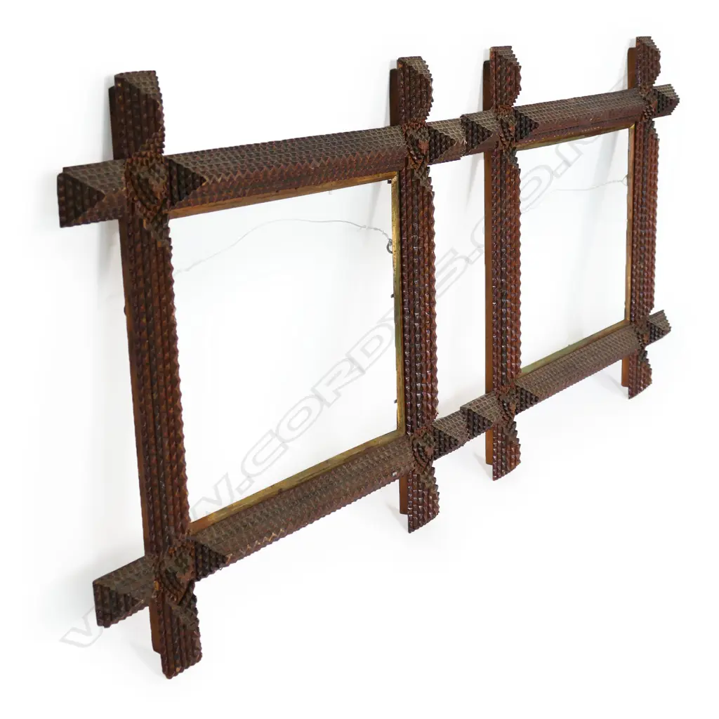 A pair of c.1900 kauri tramp art picture frames, Image 1++