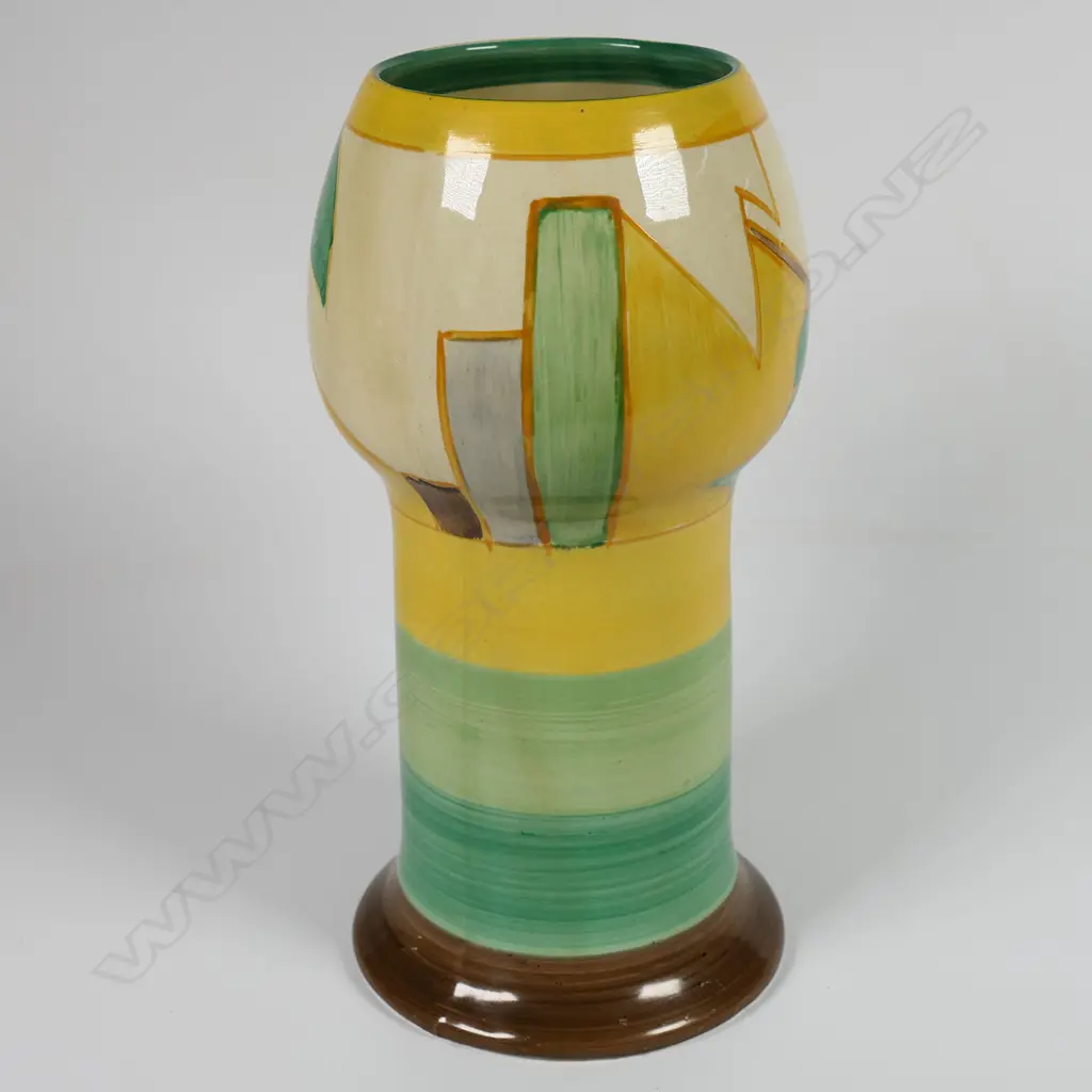 Clarice Cliff Bizarre 'Moonflower' vase, Image 1++