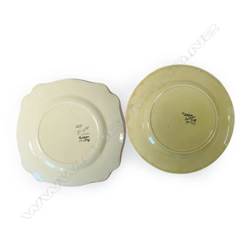 Two Clarice Cliff Fantasque 'Gardenia' plates, Image 1++