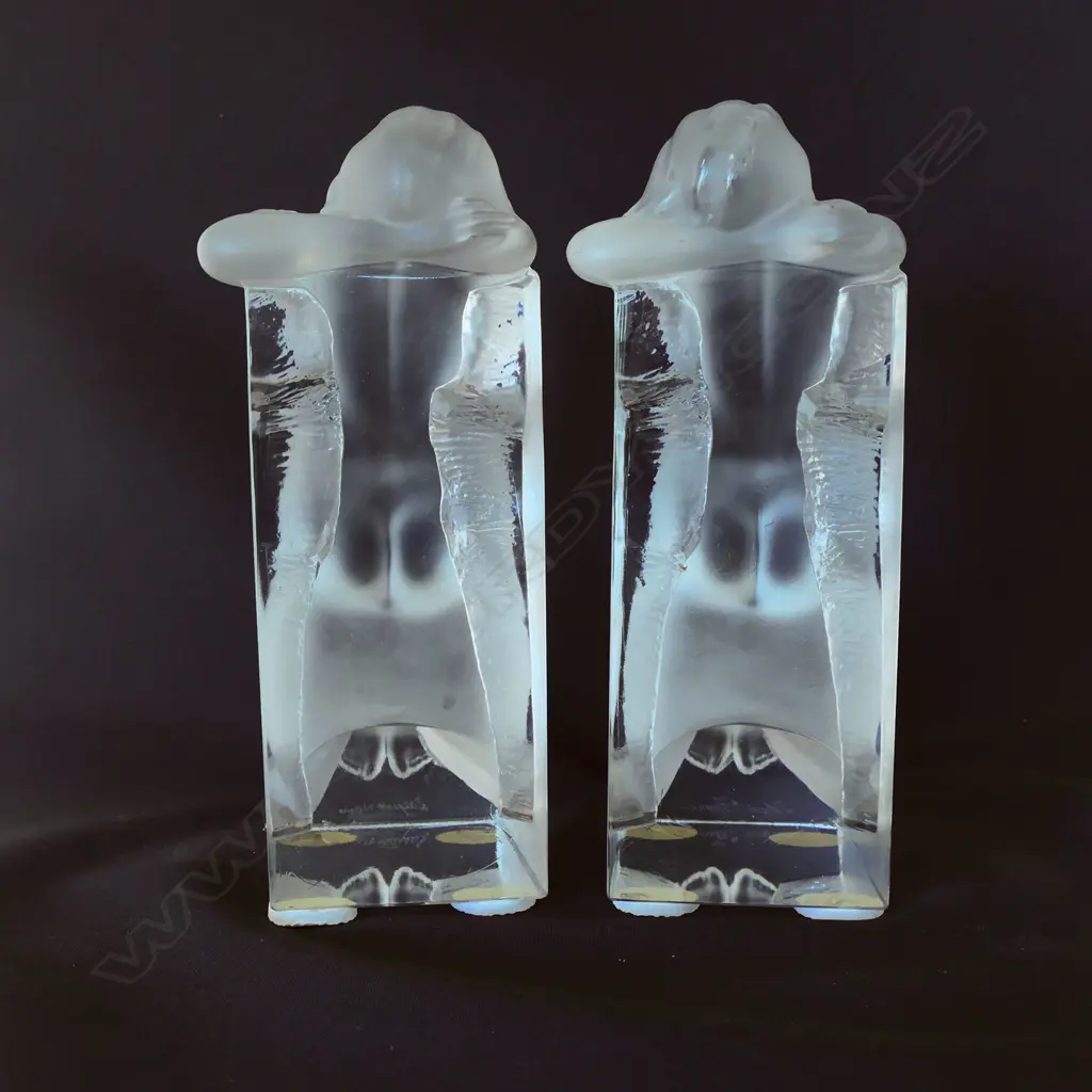 A pair of Lalique glass 'Reverie' bookends, Image 1++