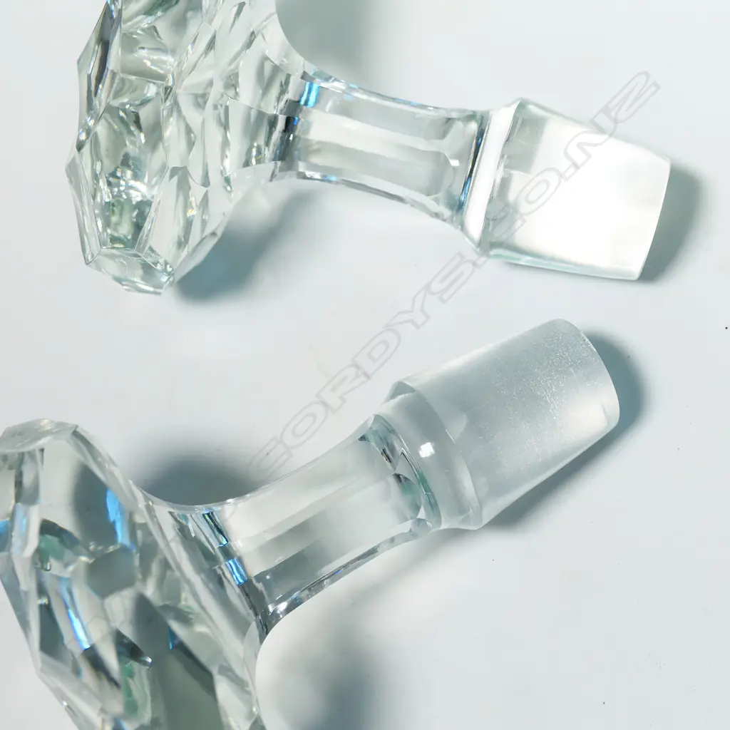 A pair of antique green glass decanters, Image 1++